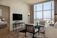 2 Bedroom Suite (Plaza View, Balcony with Park Access)