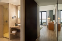 1 Bedroom Suite (SeaView Balcony, Theme Park Access)