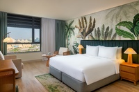 King Deluxe Room (Plaza View, Theme Park Access)