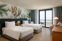 Twin Deluxe Room (SeaView Balcony, Theme Park Access)