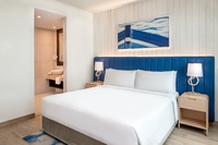 1 Bedroom Spacious Suite (SeaView Balcony, Theme Park Access)