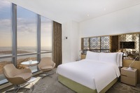 Queen Bed, Modern Interior, Wi-Fi.