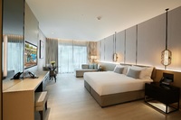King and Twin Bedroom, Separate Living Room.