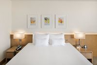 King or twin beds and en-suite bathrooms.