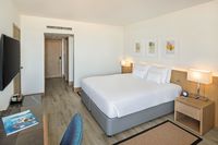 King or twin beds and en-suite bathrooms.