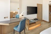 King or twin beds and en-suite bathrooms.