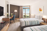 King or twin beds and en-suite bathrooms.