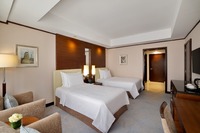 Traditional luxury, relaxation, health access.