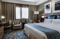 Spacious room with lounge access