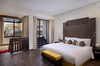 Direct access to the lagoon and swimming pool.