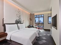Deluxe room, twin bed, Burj view.