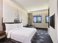 Deluxe room, one king bed, Burj view.