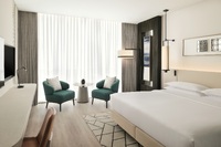 Modern king room with bathtub