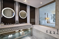 Queen Deluxe Room (Skyline View)