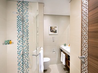 Interconnected King and Twin bedrooms.