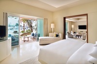 Luxurious 109 sq. m suite, lagoon beach access.