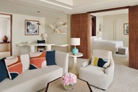 Luxurious 109 sq. m suite, lagoon beach access.