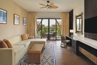  Spacious 77sqm room, King bed, amenities.