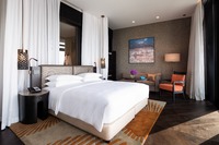 Cozy, scenic, elegant, bright, relaxing