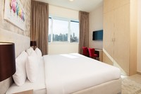 Furnished apartment with kitchen, bathtub.