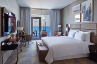 King bed, balcony, desk, bathtub.