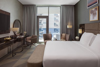 Platinum Suite, balcony, king-sized bed.