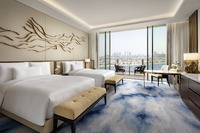 2 Queen Beds, Sea View.