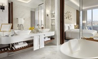 2 Queen Beds, Sea View.