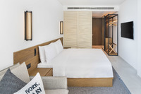 Flexible bedding, city view, balcony.