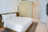 King bed, separate living room