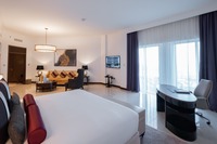 Scenic views, spacious living space.