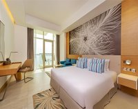 King or twin beds, balcony.