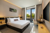 King Bed, Minibar, Flat-screen TV