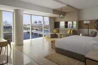 Spacious king rooms with lounge access.