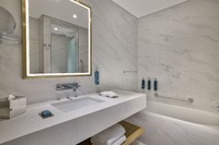 Spacious corner room, no balcony