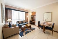 King bed, WiFi, kitchen, walk-in shower.