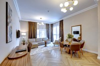 Two en-suite bedrooms, guest bathroom